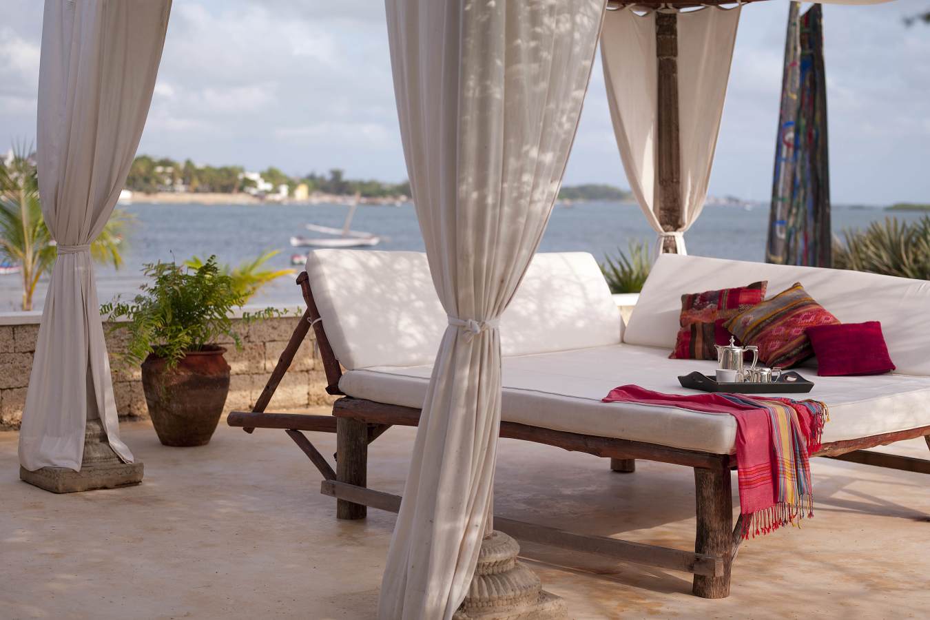 Daybed - The Majlis Hotel