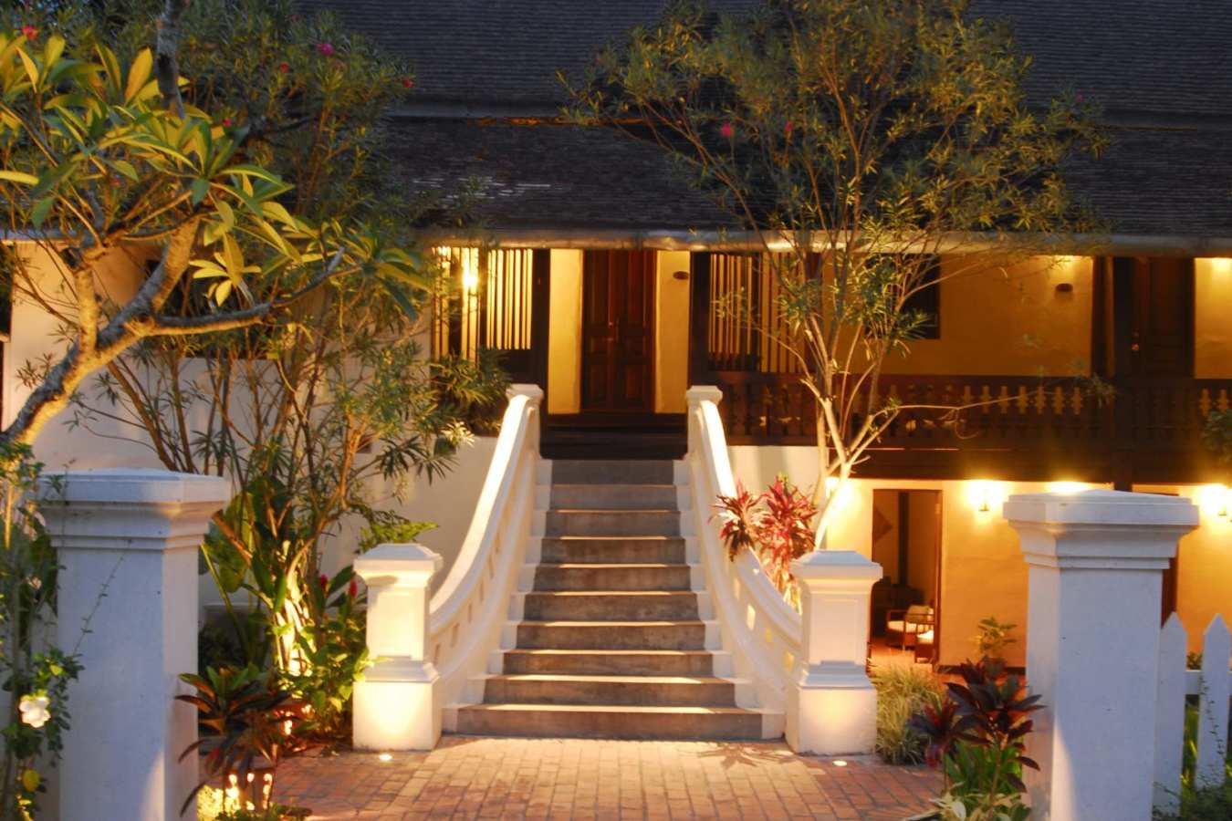 Hotel by night - 3 Nagas by Alila