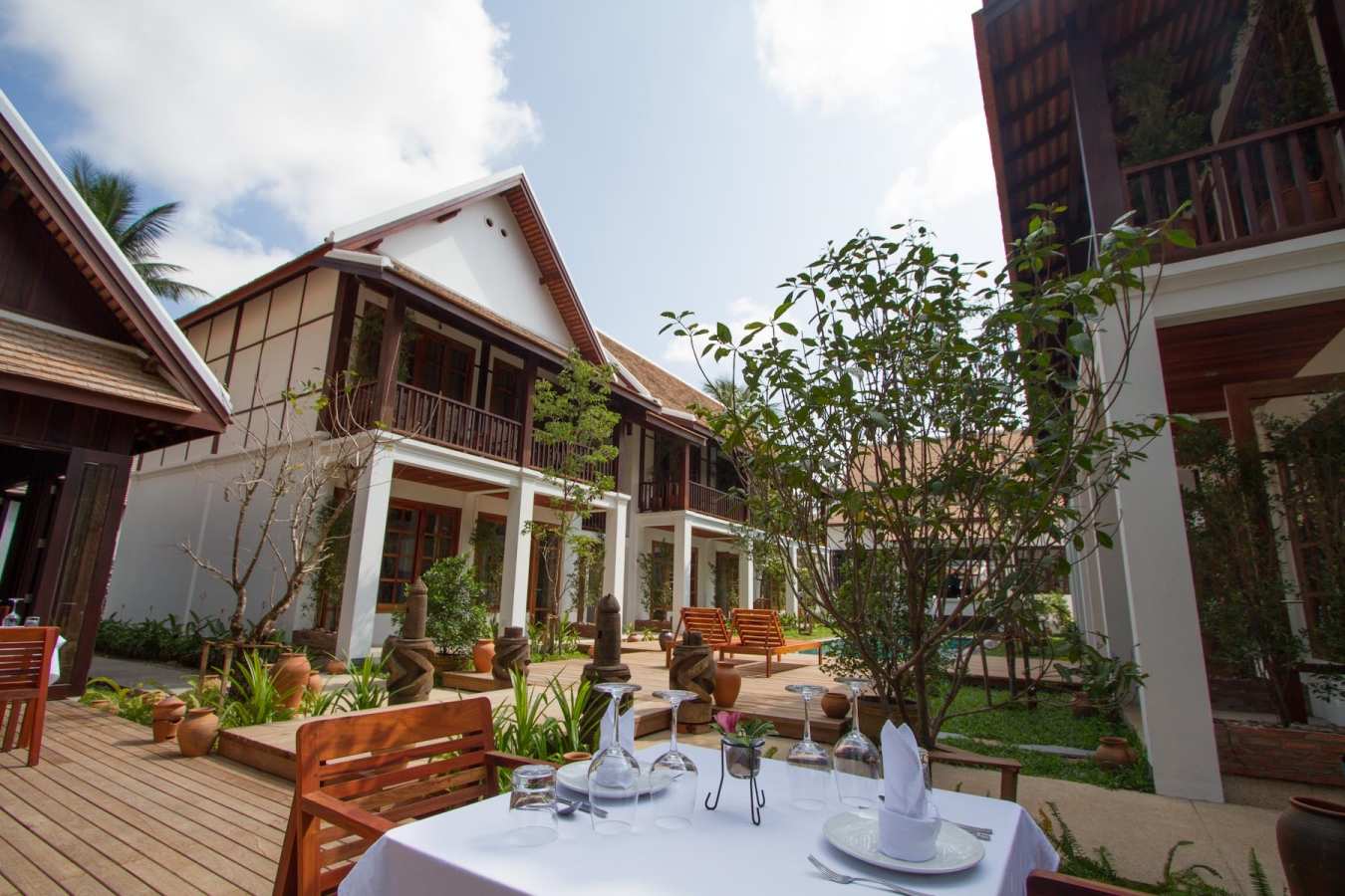 Outdoor Dining - Le Sen Boutique