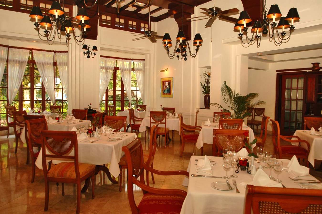 Dining at Settha Palace - Settha Palace Hotel