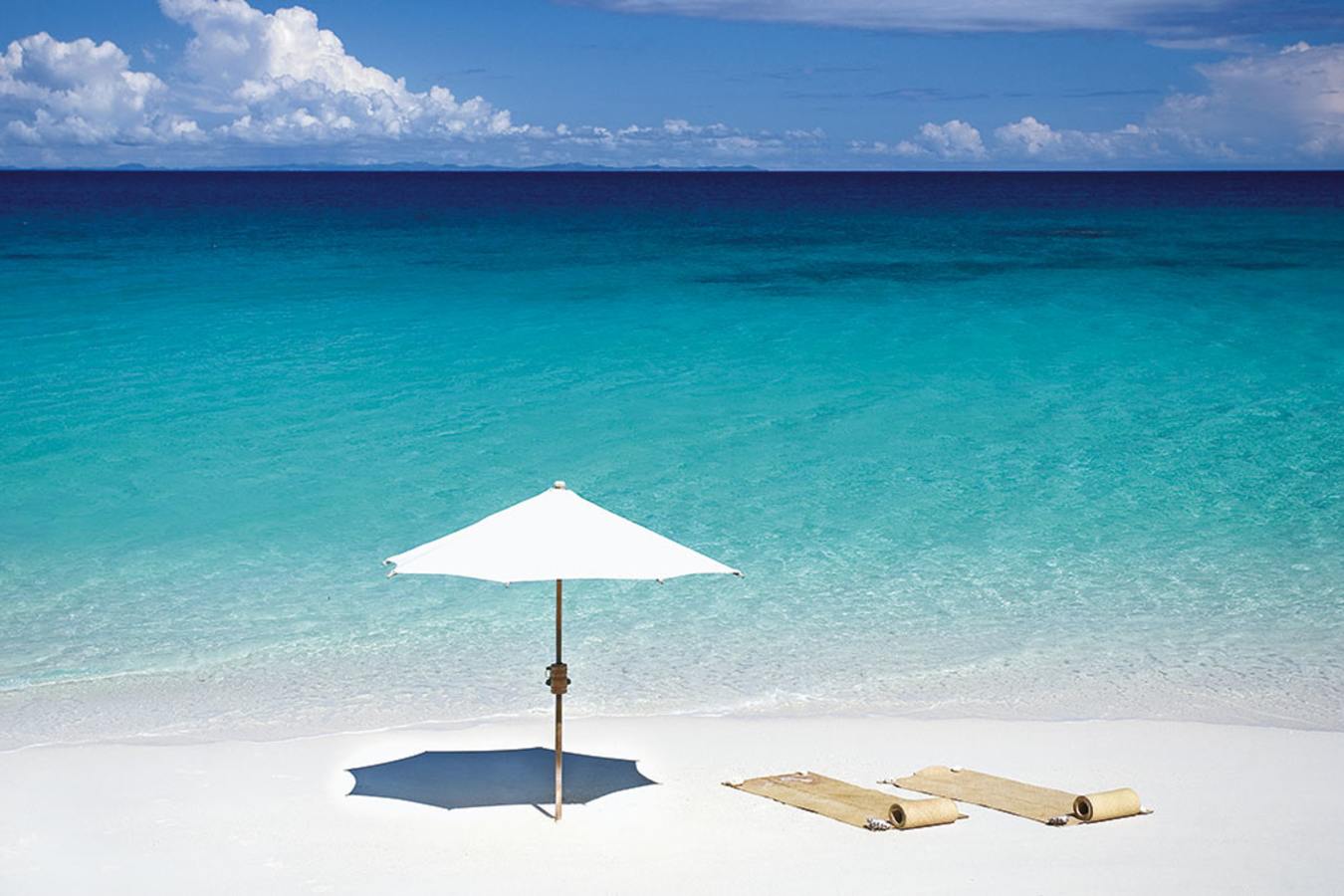 Beach umbrella - Constance Lodge Tsarabanjina
