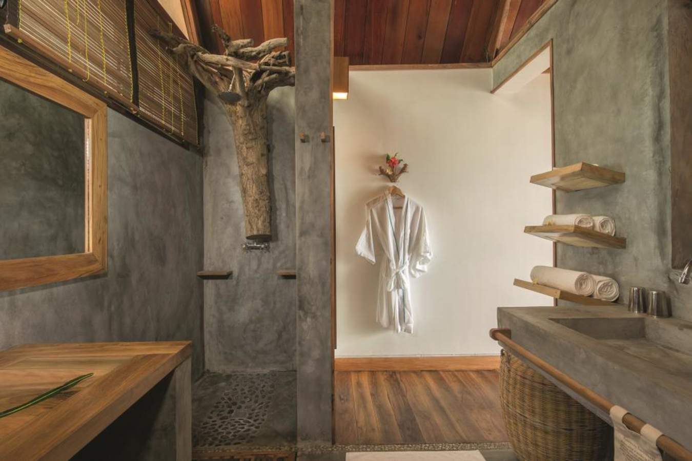 Villa Bathroom - Constance Lodge Tsarabanjina