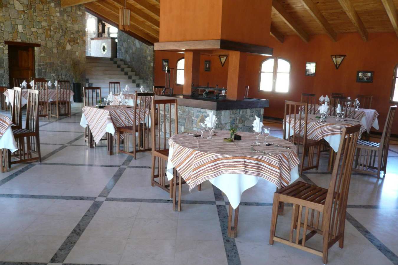 Dining area - Jardin du Roy