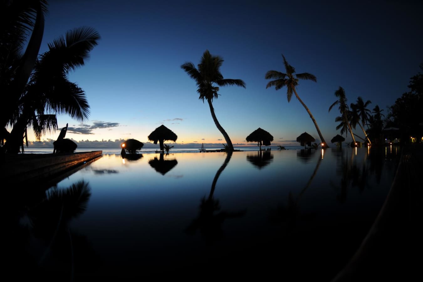 Infinite Pool Night - Princesse Bora Lodge