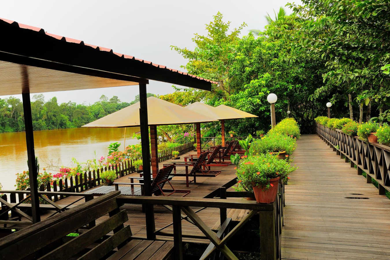 Sundeck - Kinabatangan Riverside Lodge