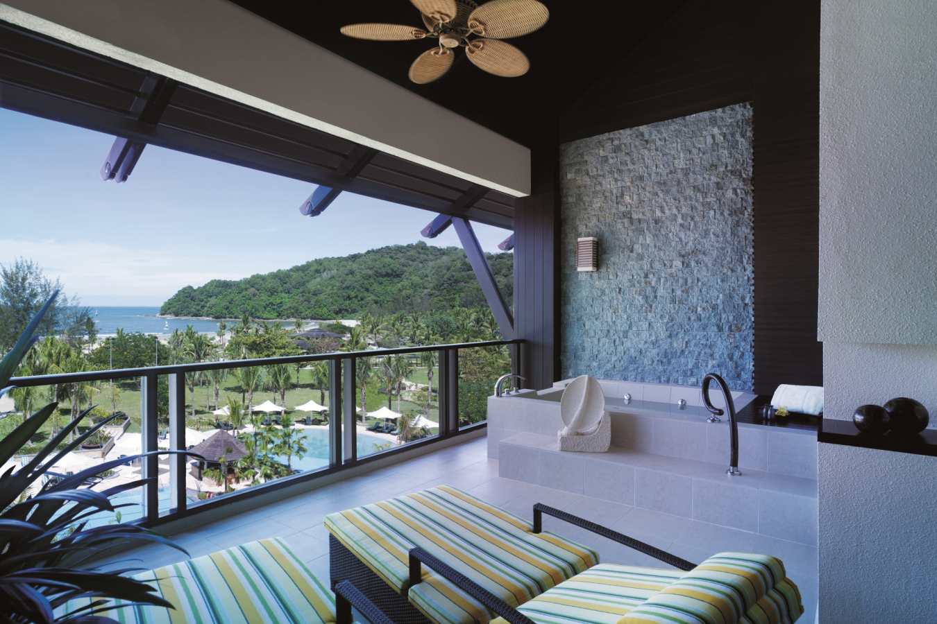 Ocean Wing Balcony - Shangri-La Rasa Ria