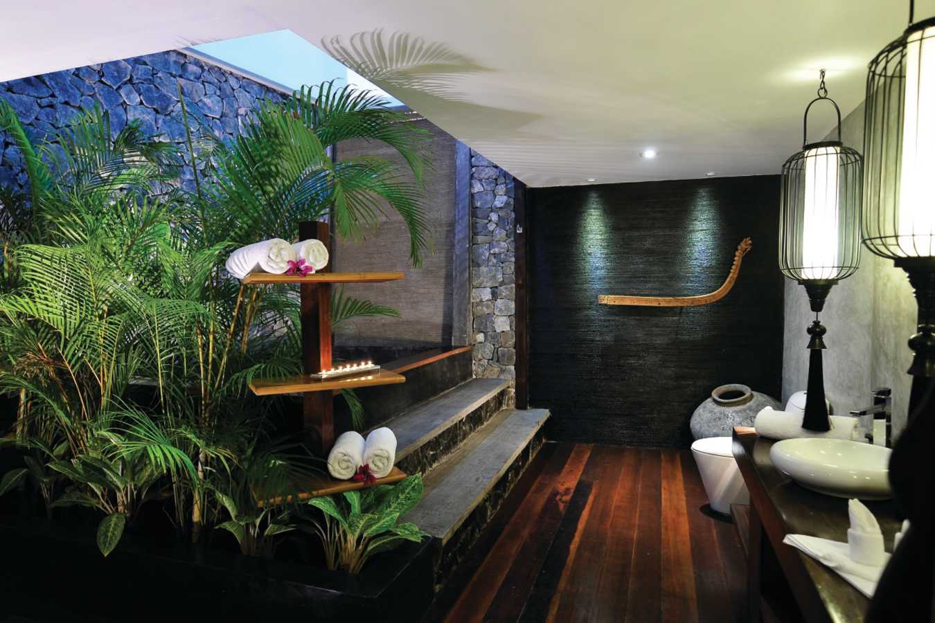 Outdoor Bathroom - Villa Samadhi