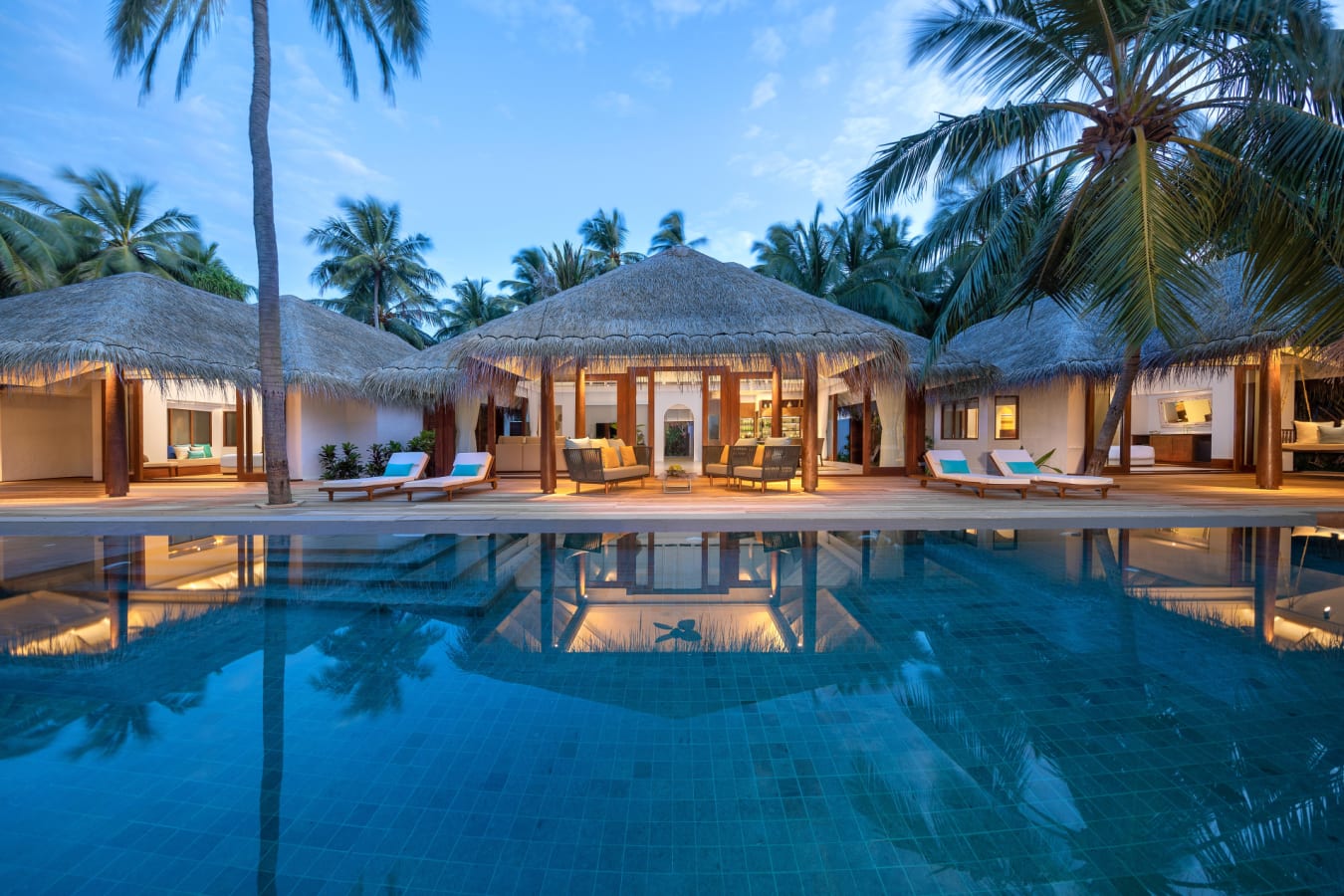 Exterior View Three Bedroom Beach Pool Residence P