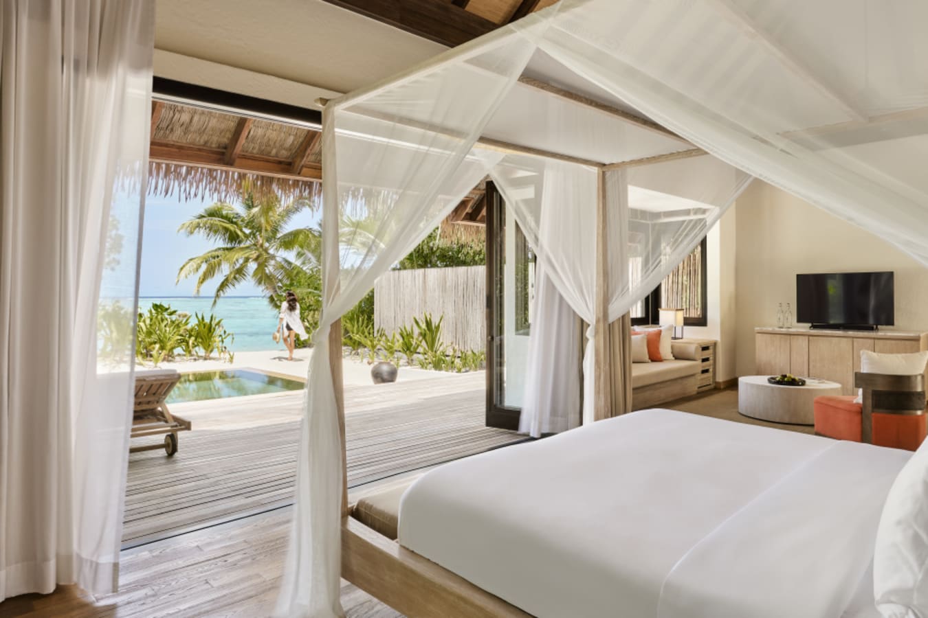 Beach Suite - Bedroom Looking to View 