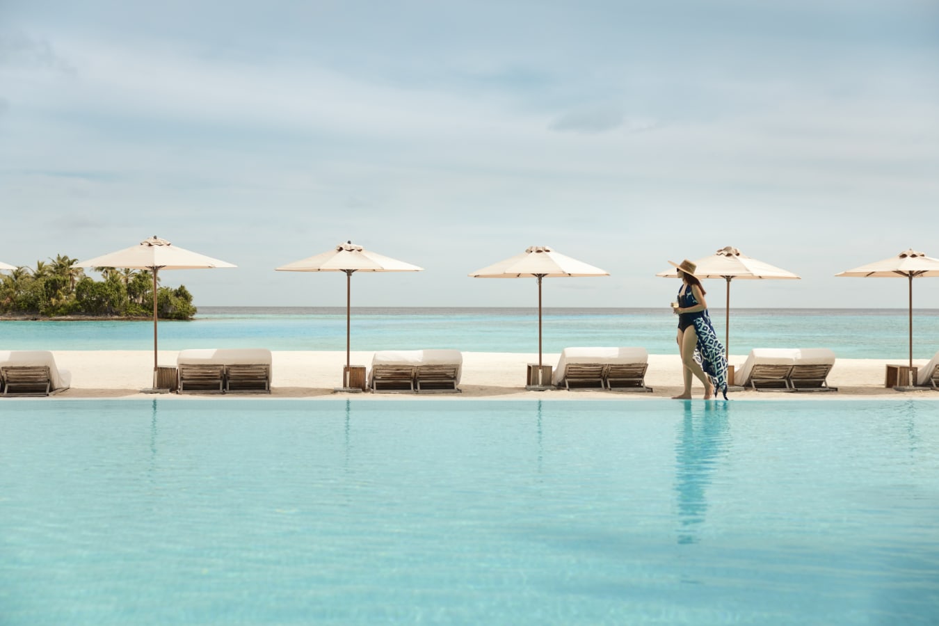 Thila - Beachfront Infinity Pool 