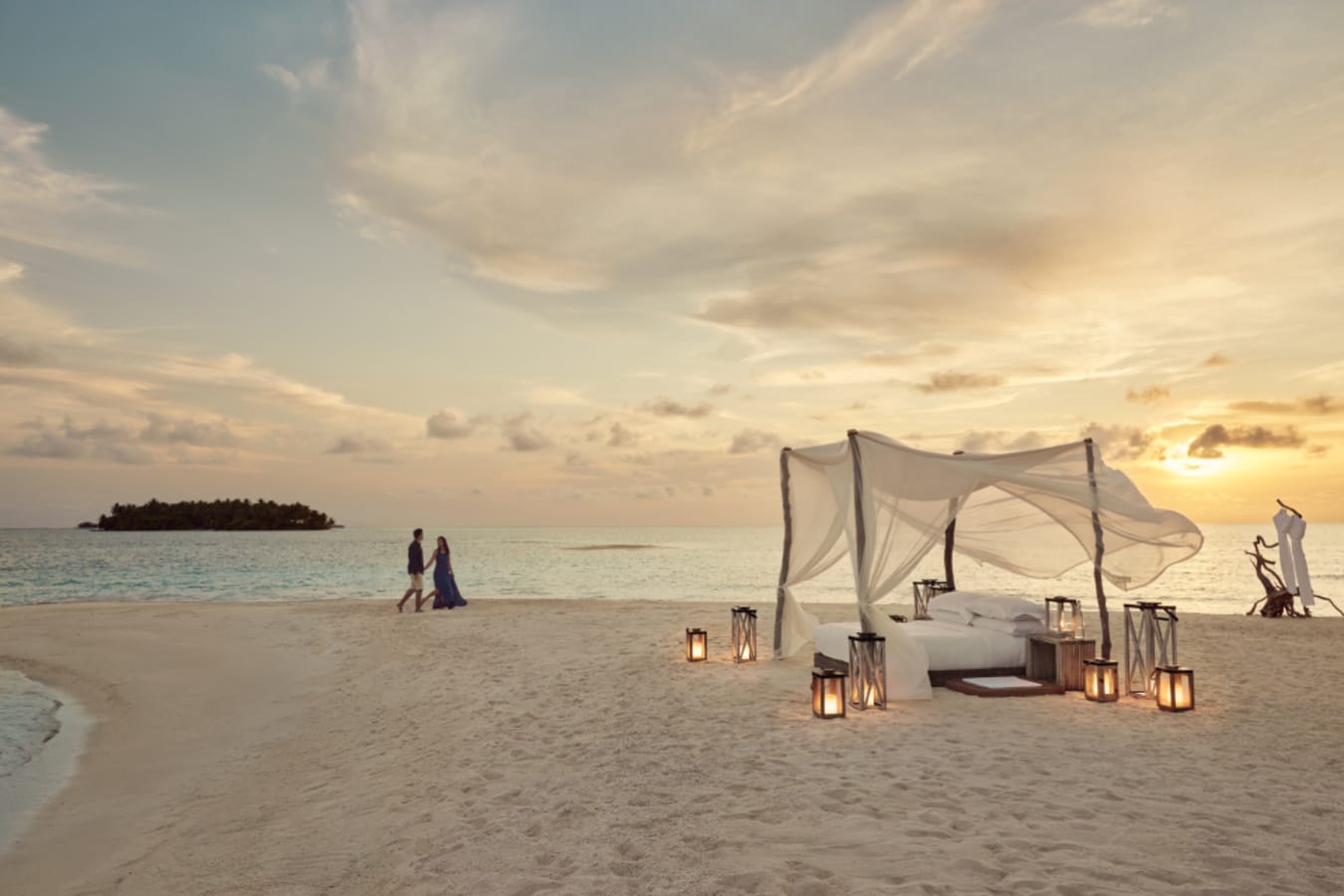  Lavadhoo - Sleepover - Sunset 