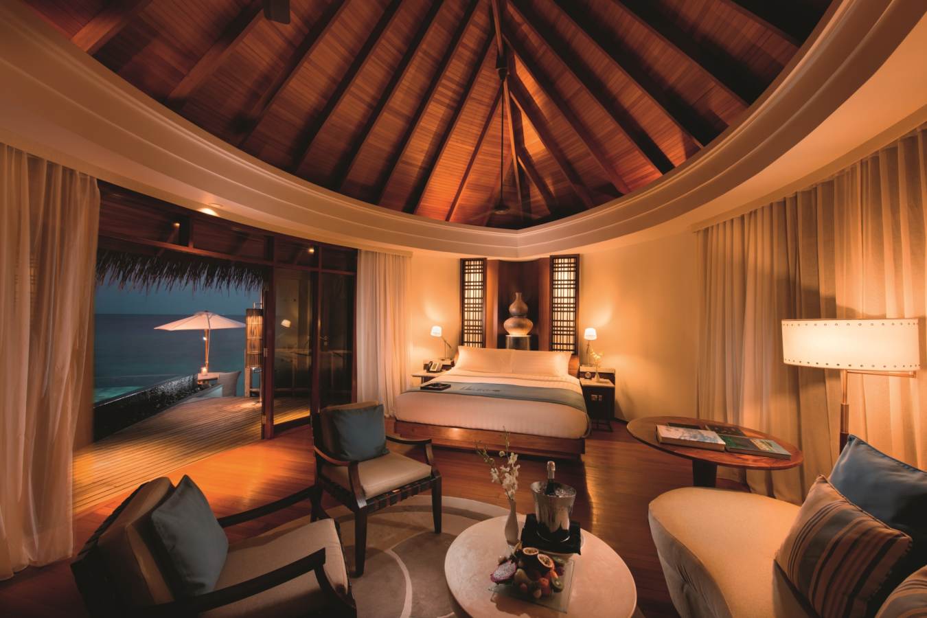 Water villa bedroom - Constance Halaveli Resort