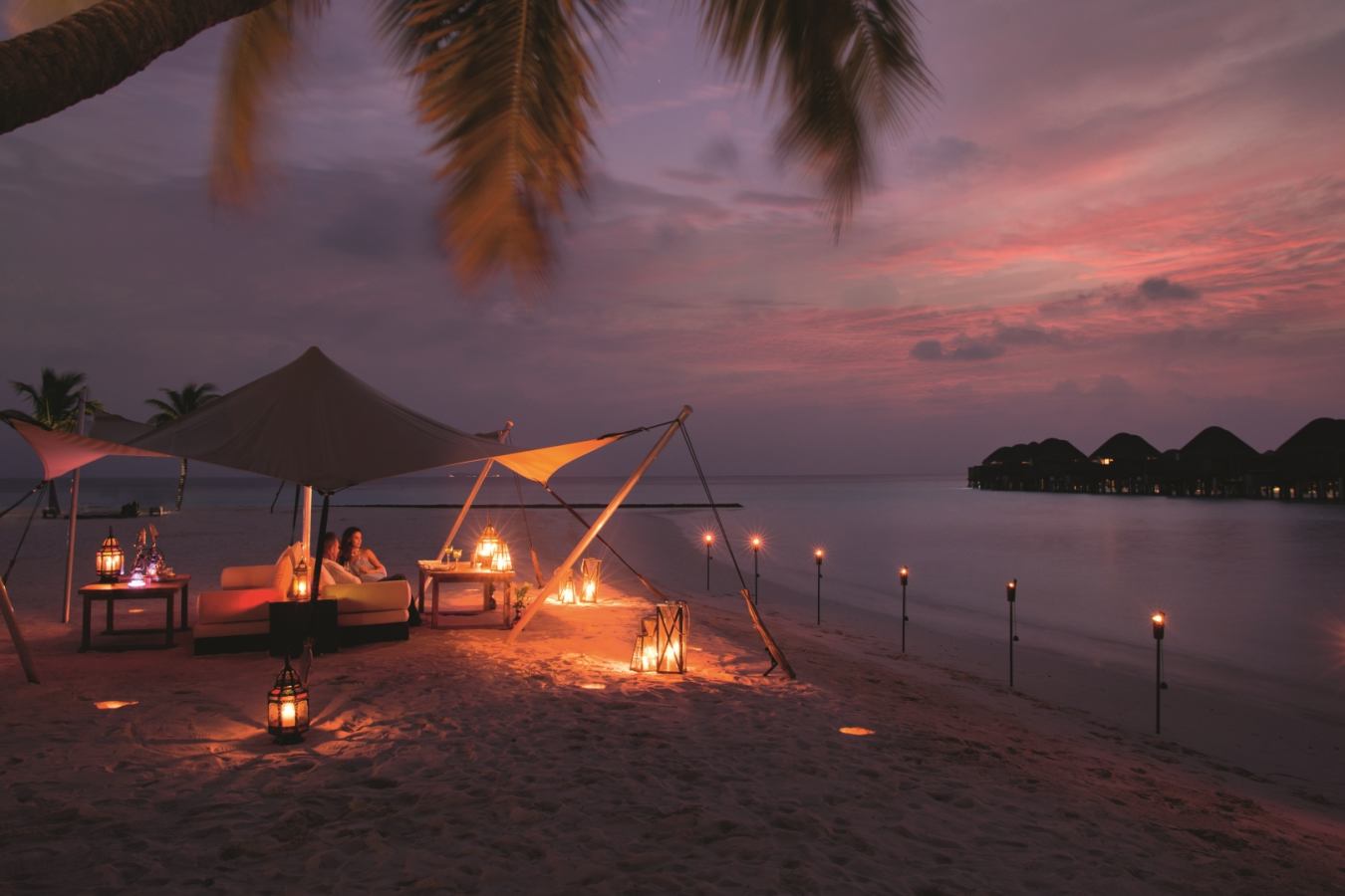 Beach dining - Constance Halaveli Resort