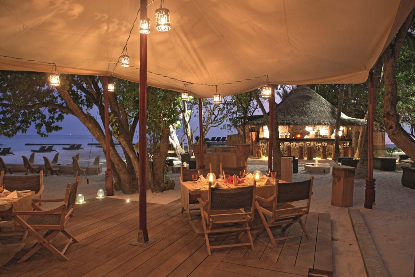 Alizée Beach Grill & Totem Bar - Constance Moofushi