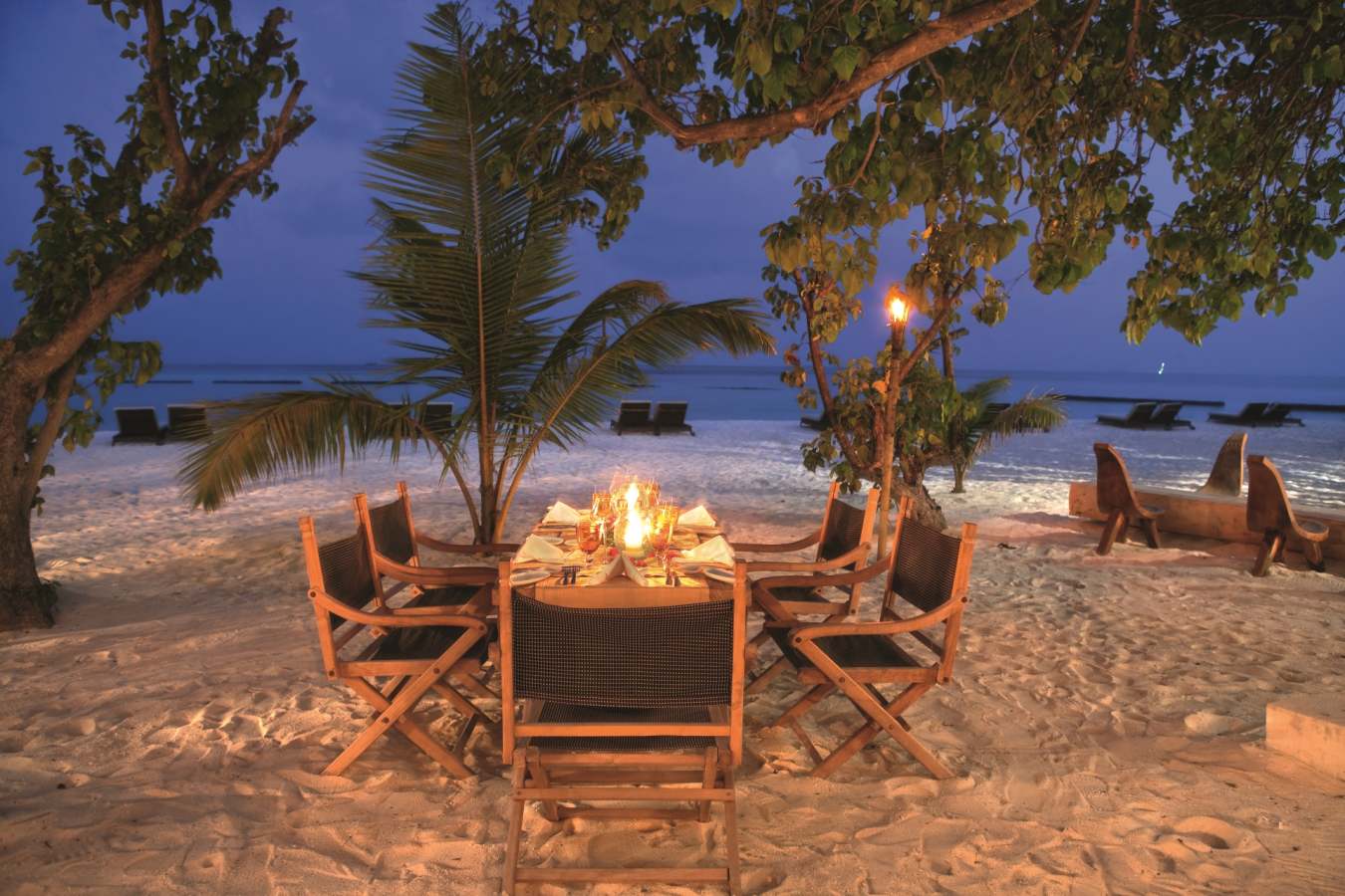 Barefoot Dining - Constance Moofushi