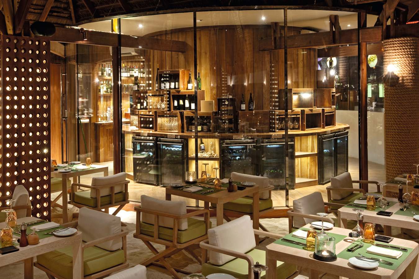 Manta Bar Interior - Constance Moofushi