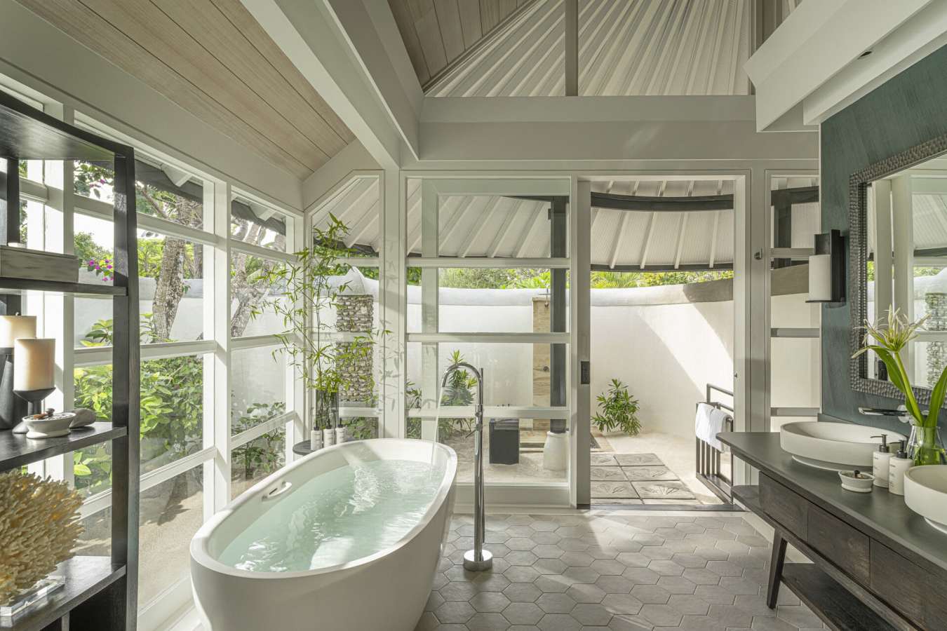 Beach Villa with Pool - Bathroom