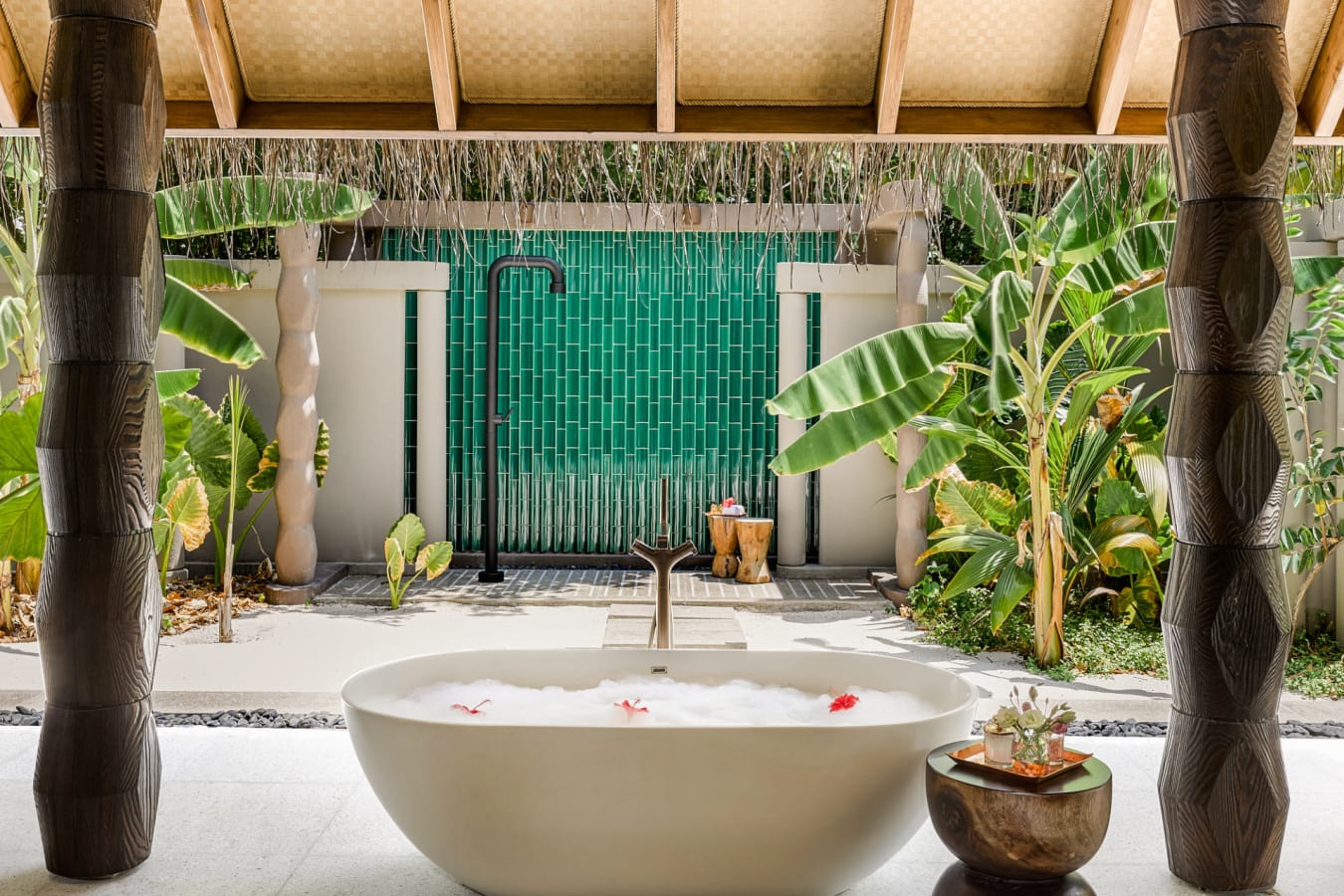 JOALI Beach Villa with Pool Bath 