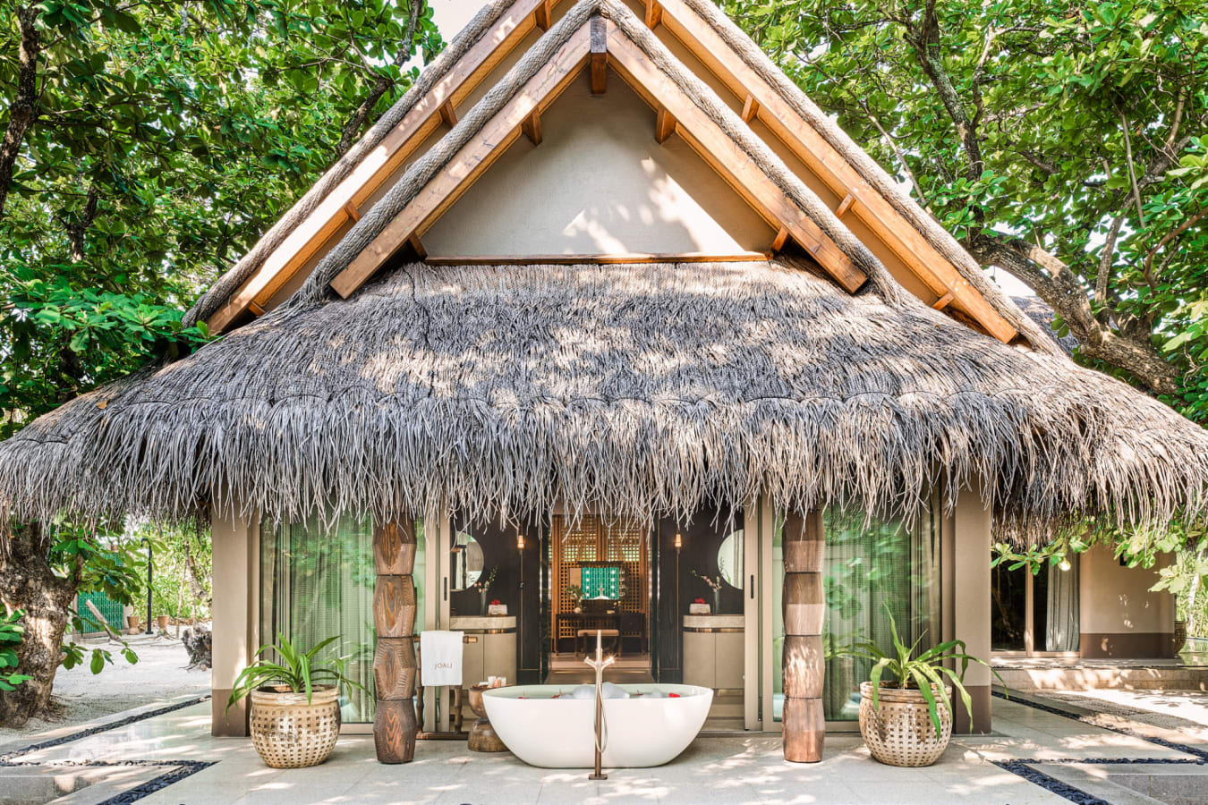 JOALI Luxury Beach Villa with Pool Bath 