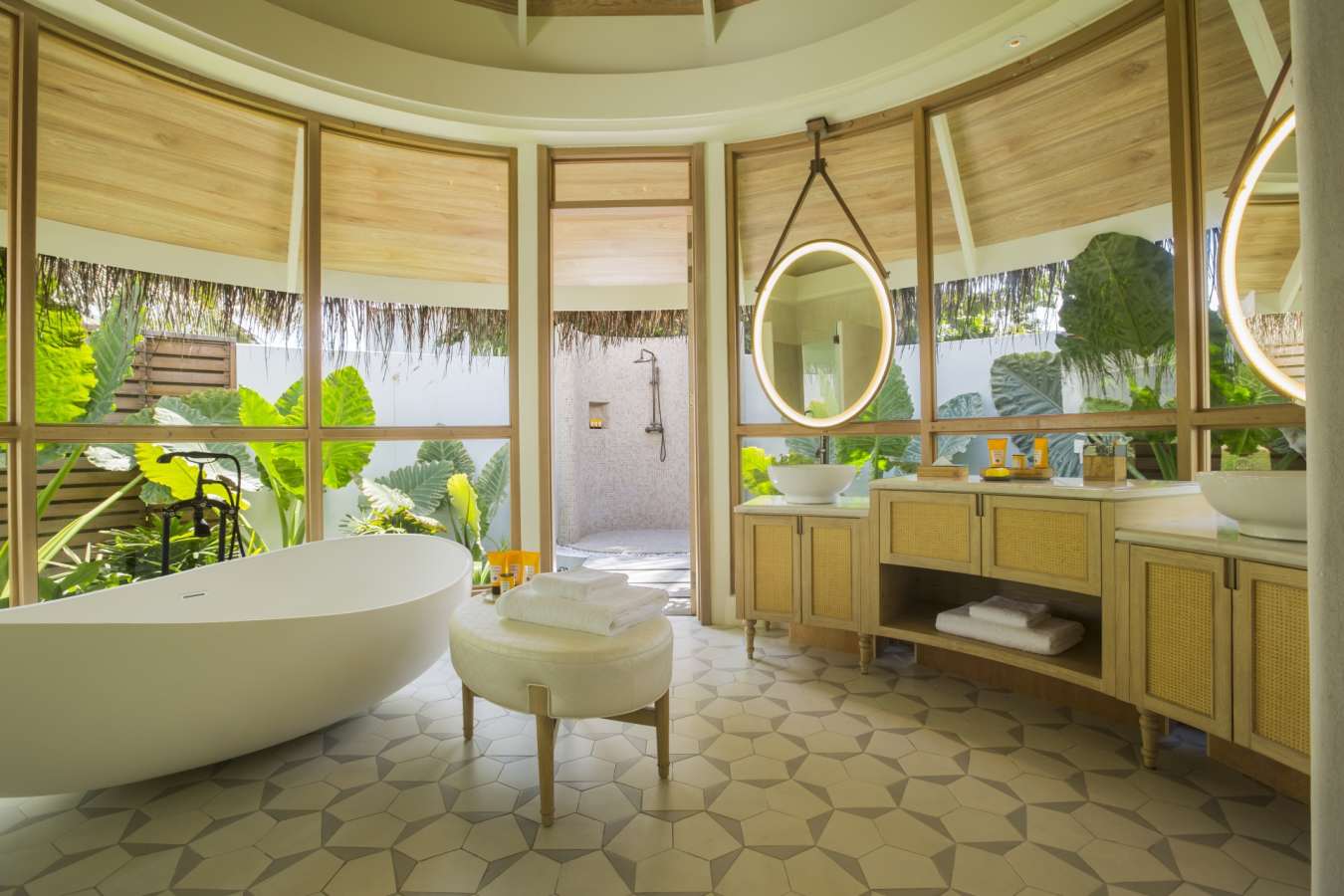 Beach Pool Villa Bathroom - Milaidhoo