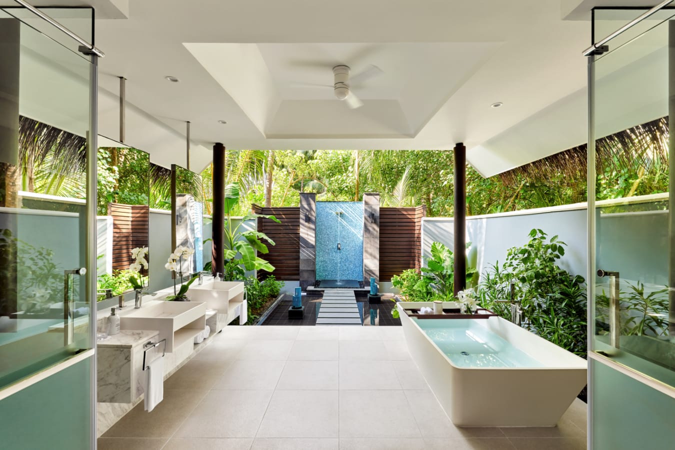 Deluxe Beach Villas Bathroom 