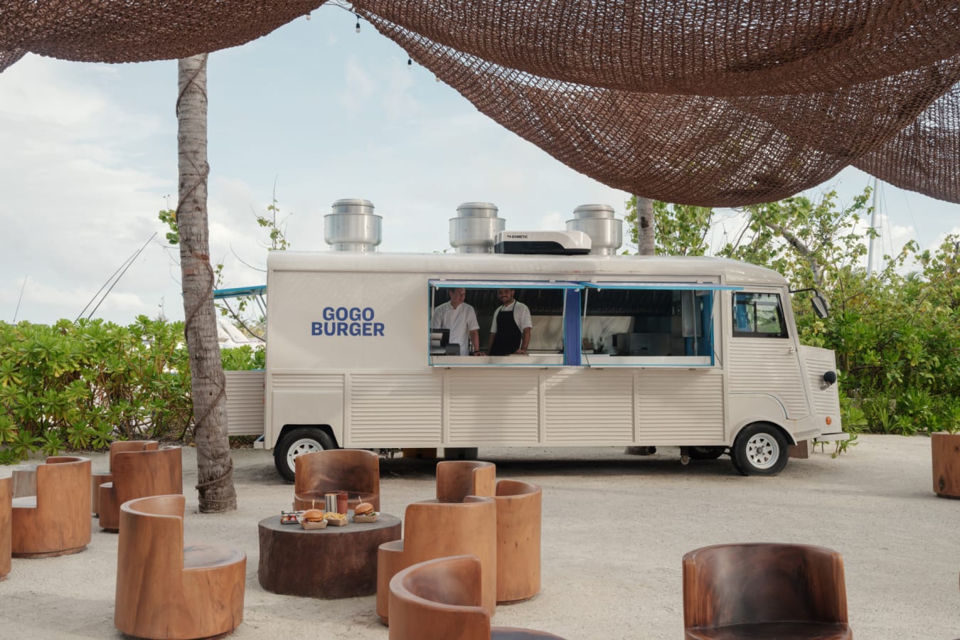 GO GO BURGER  TUK TUK GELATO