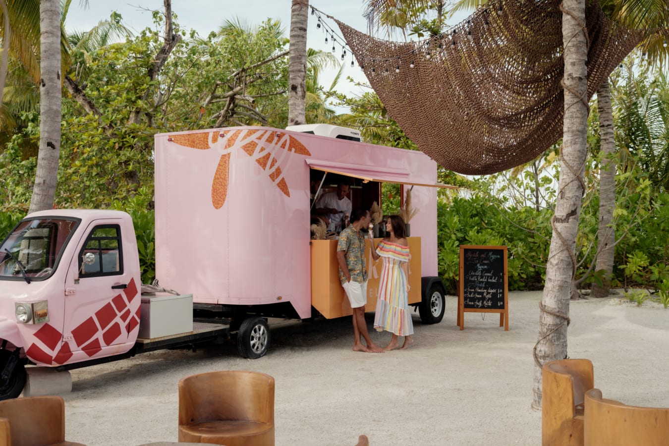 GO GO BURGER  TUK TUK GELATO