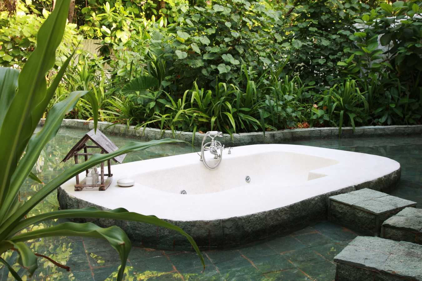 Crusoe Suite outdoor bathtub  - Soneva Fushi