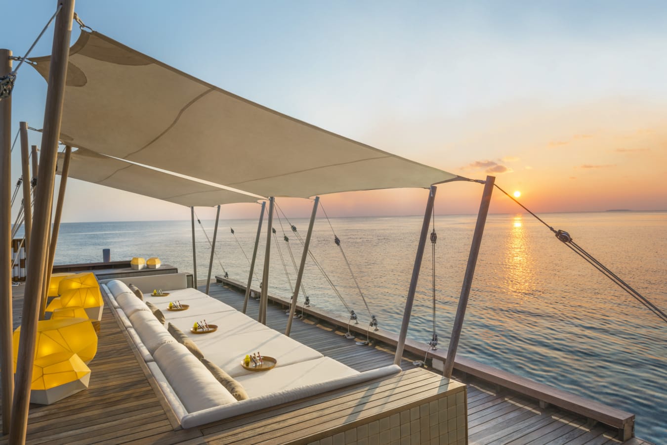 Bar SIP Sunset view