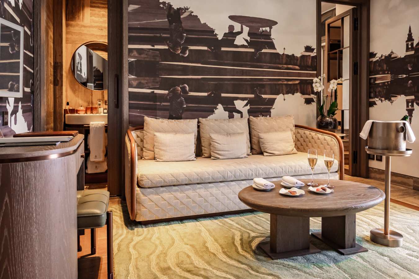 Deluxe Grand Harbour View Suite 