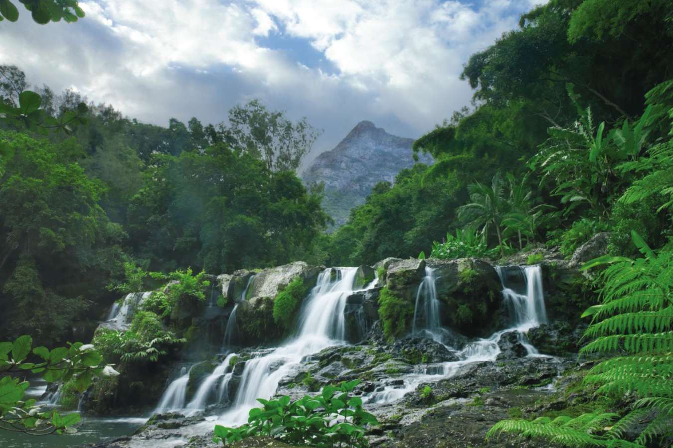 Waterfall at Plantation House - Four Seasons Resort Mauritius at Anahita