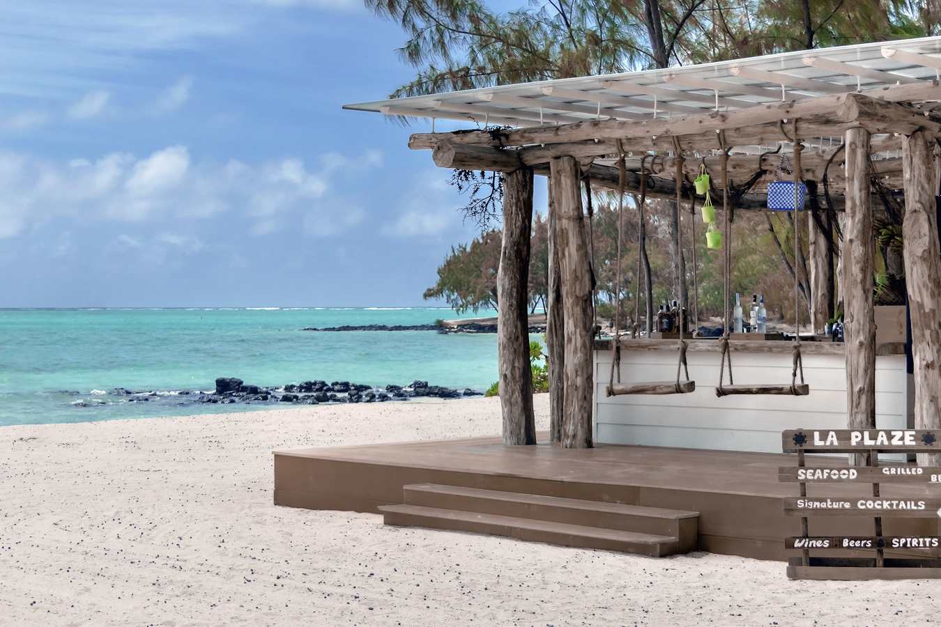 Beach grill & bar, Ile aux Cerfs private beach