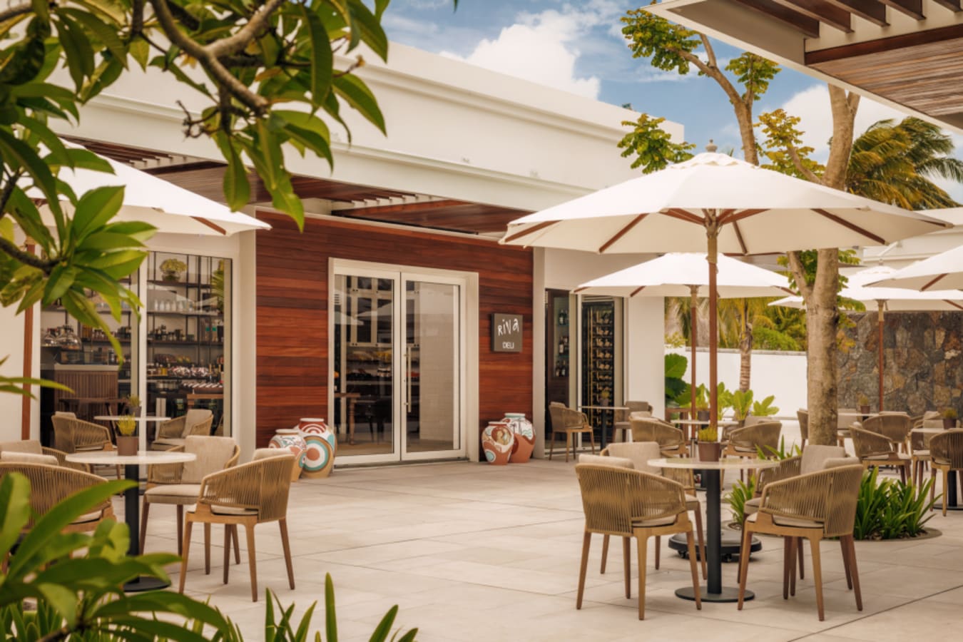 RivaDeliOutsideSeating 