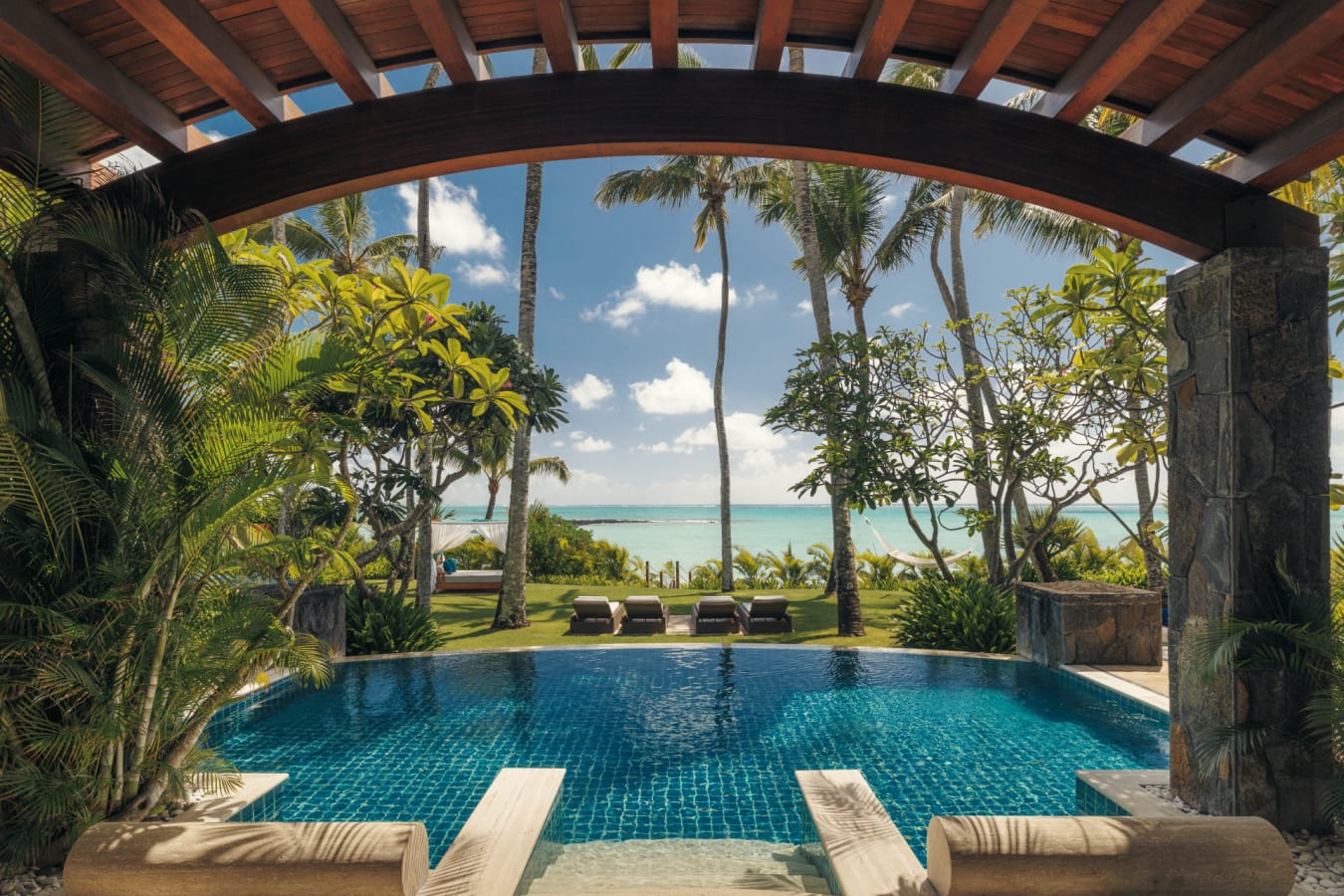 Villa1PoolGardenView 