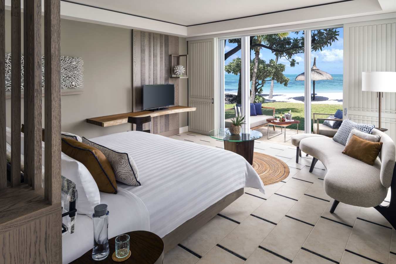 Junior Suite Frangipani Club Beach Access