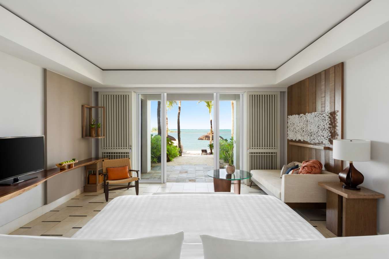 Junior Suite Hibiscus Beach Access King Bedroom