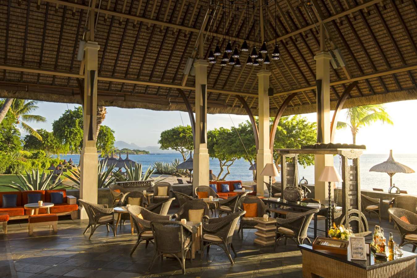 Main Bar - The Oberoi Mauritius