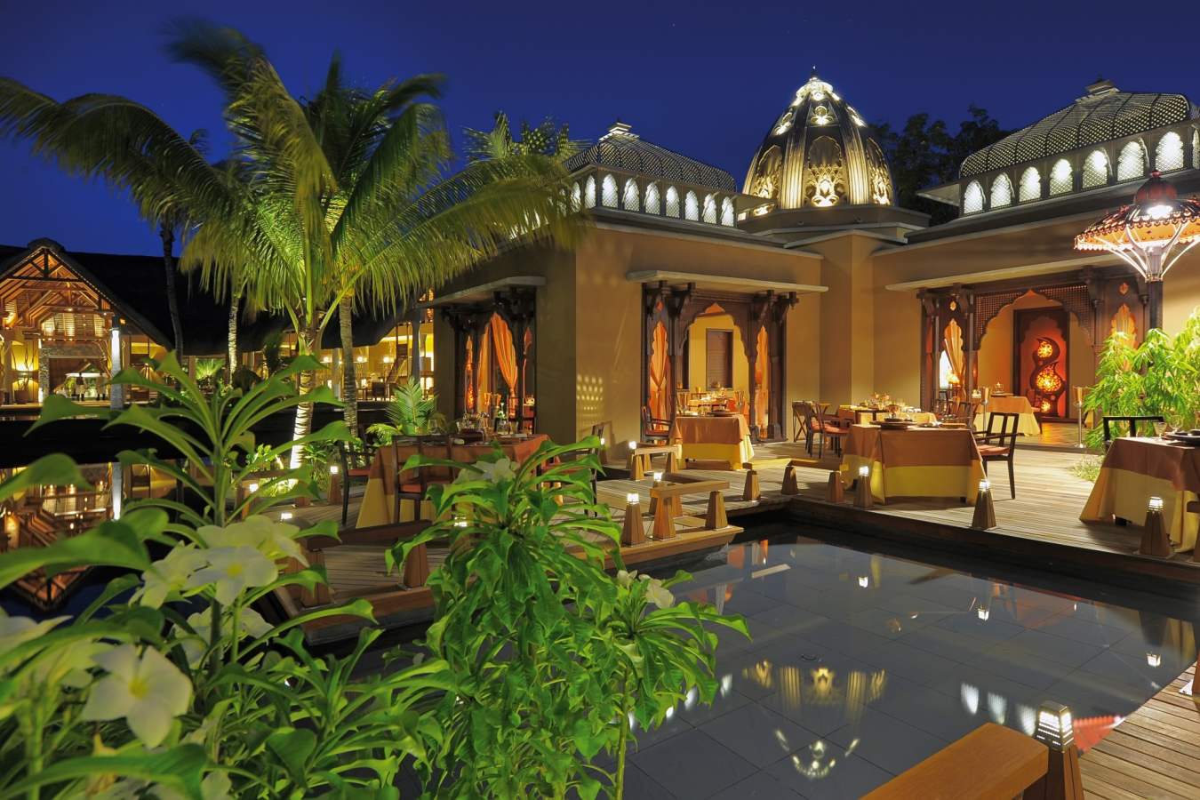 Mahiya Restaurant at Night