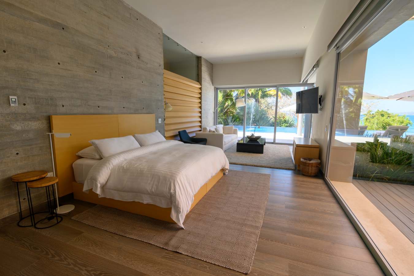 King size bedroom