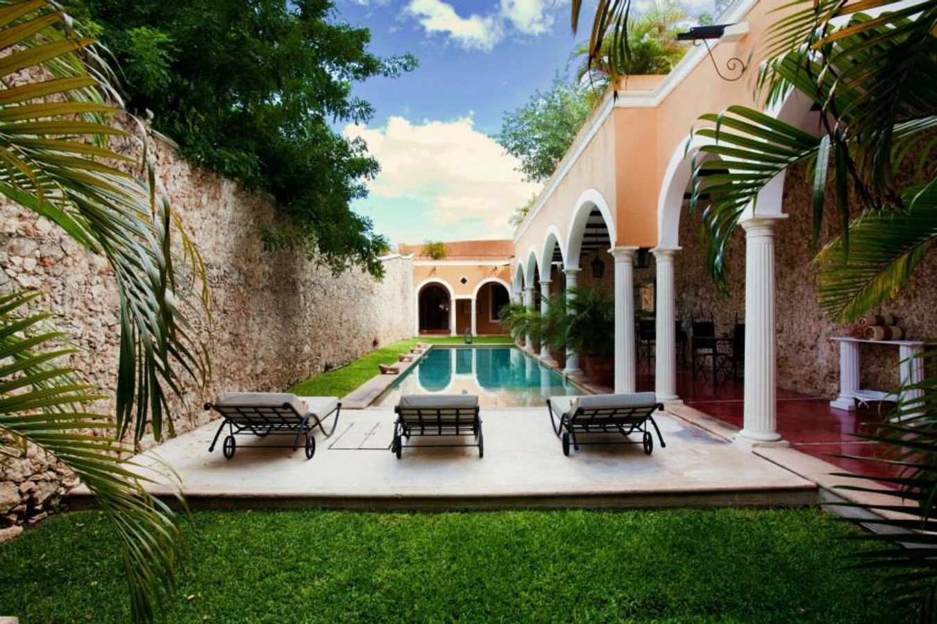 Pool and courtyard - Hacienda Merida VIP