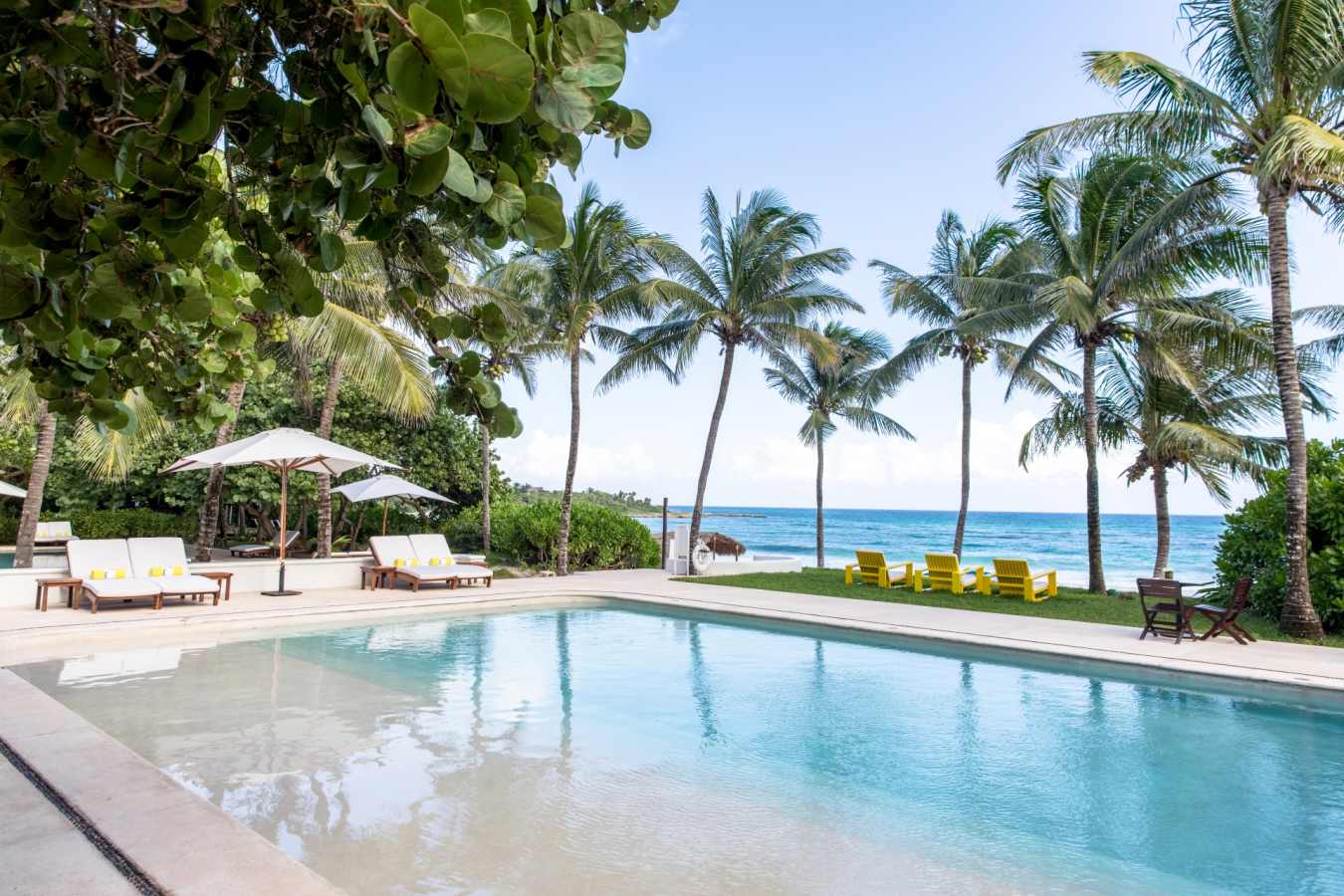 Swimming Pool and sea views - Hotel Esencia