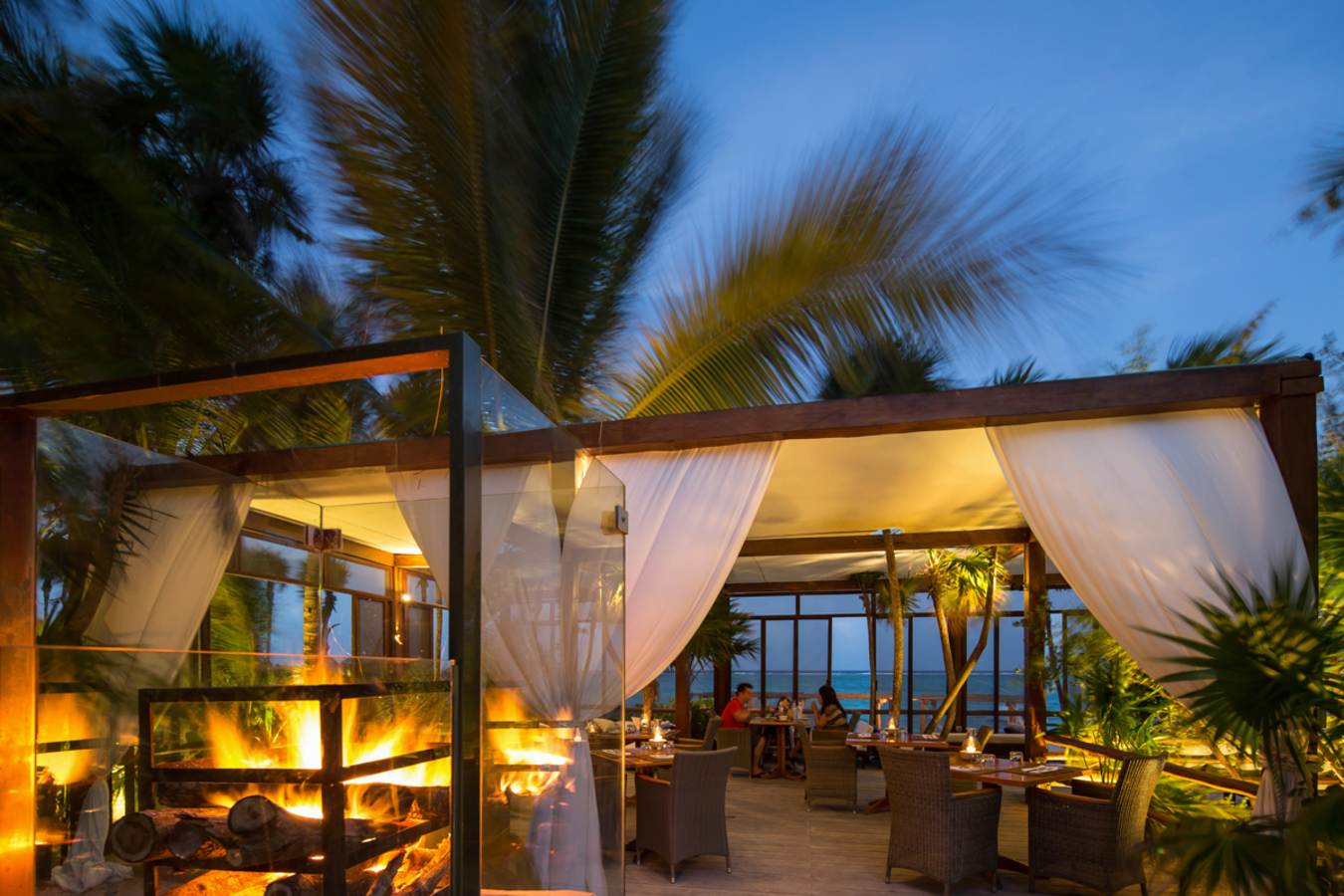 Outdoor dining - Jashita