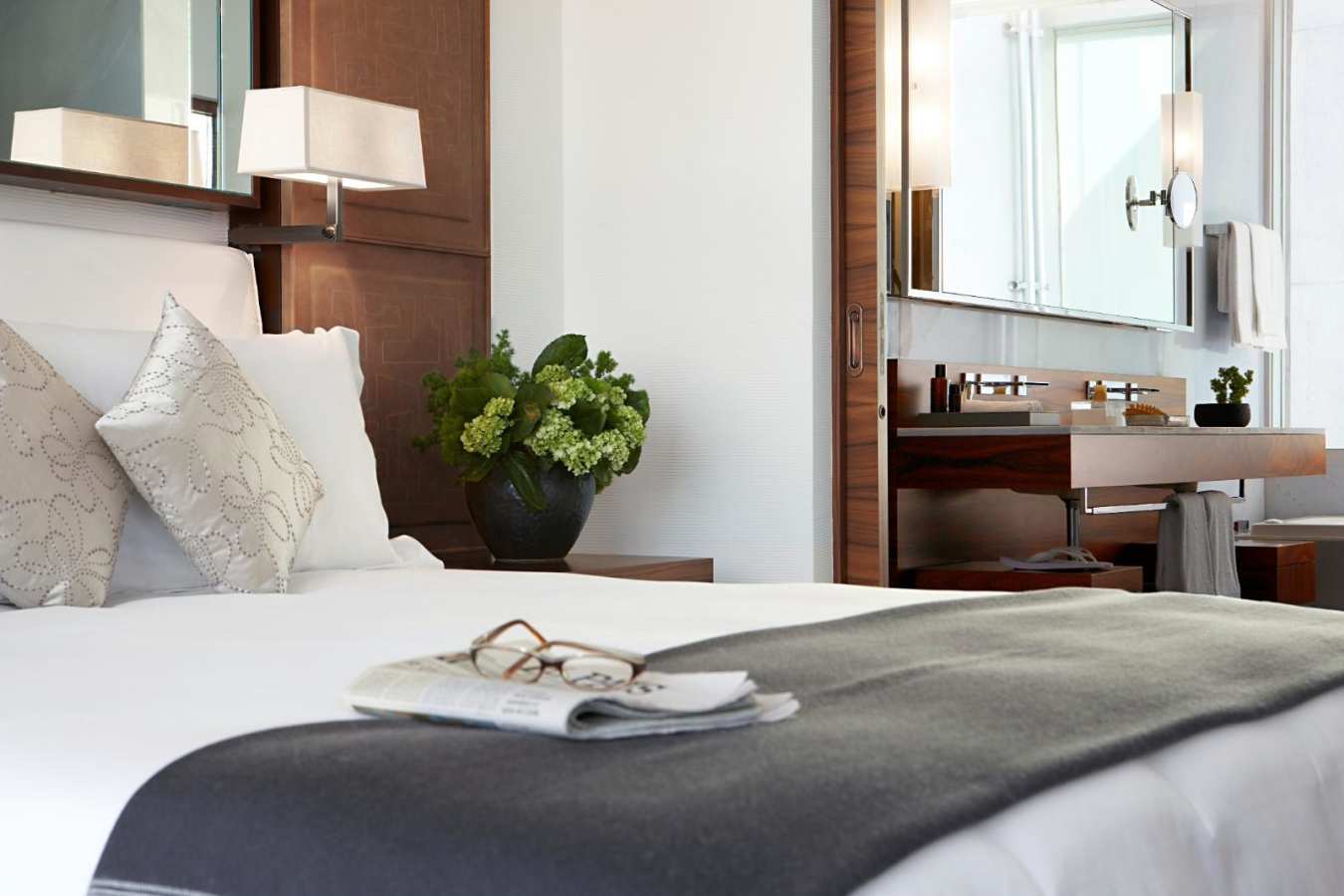 Bedroom and bathroom - Las Alcobas