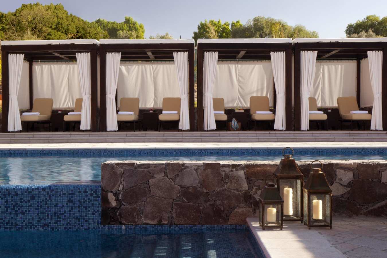 Pool cabanas - Rosewood San Miguel de Allende