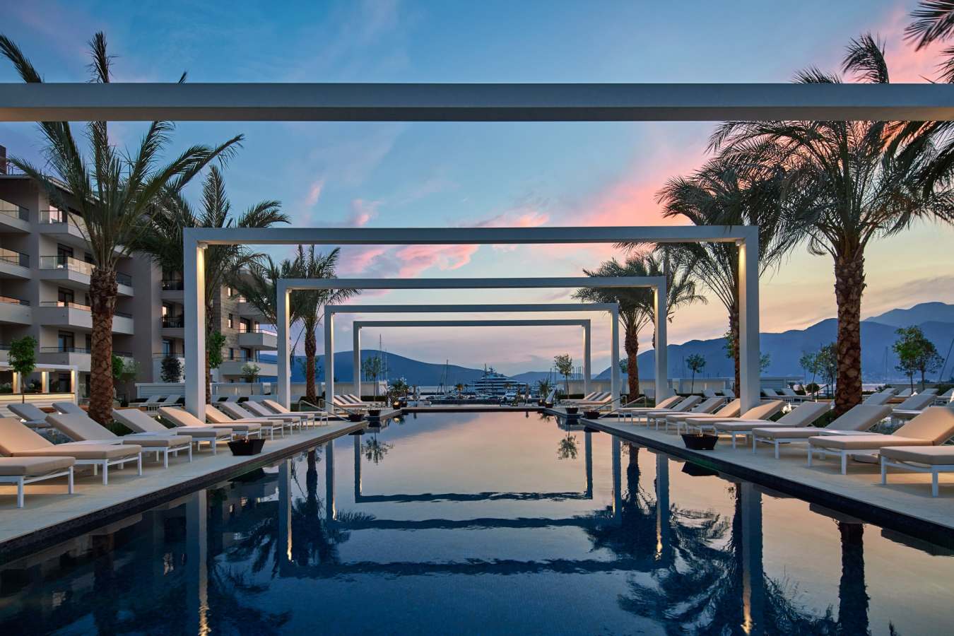 Pool Club - Regent Porto Montenegro