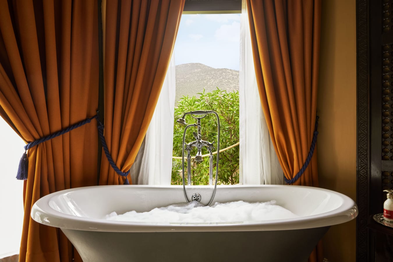 Bathtub