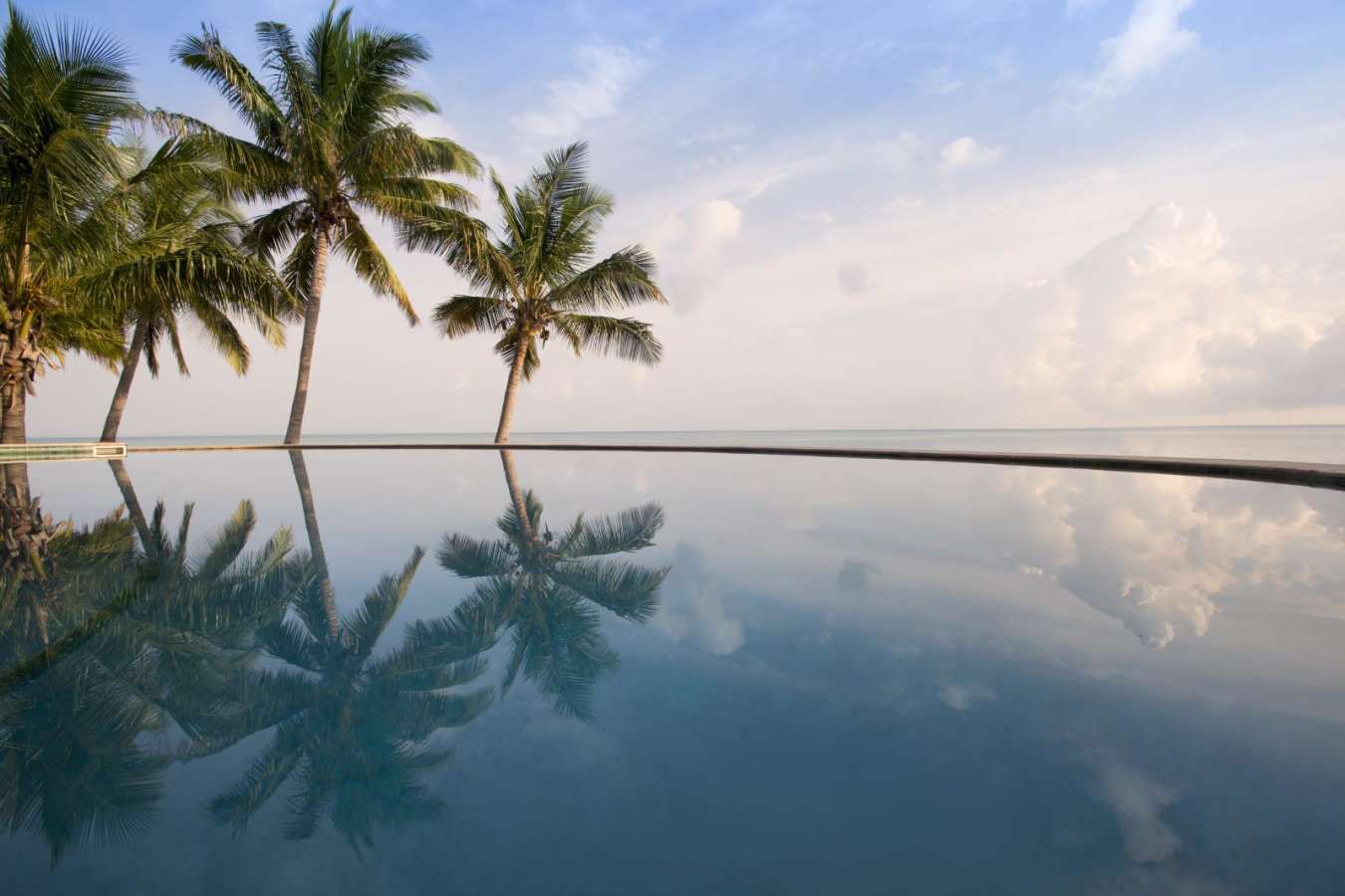 Infinity pool views - Benguerra Island Lodge