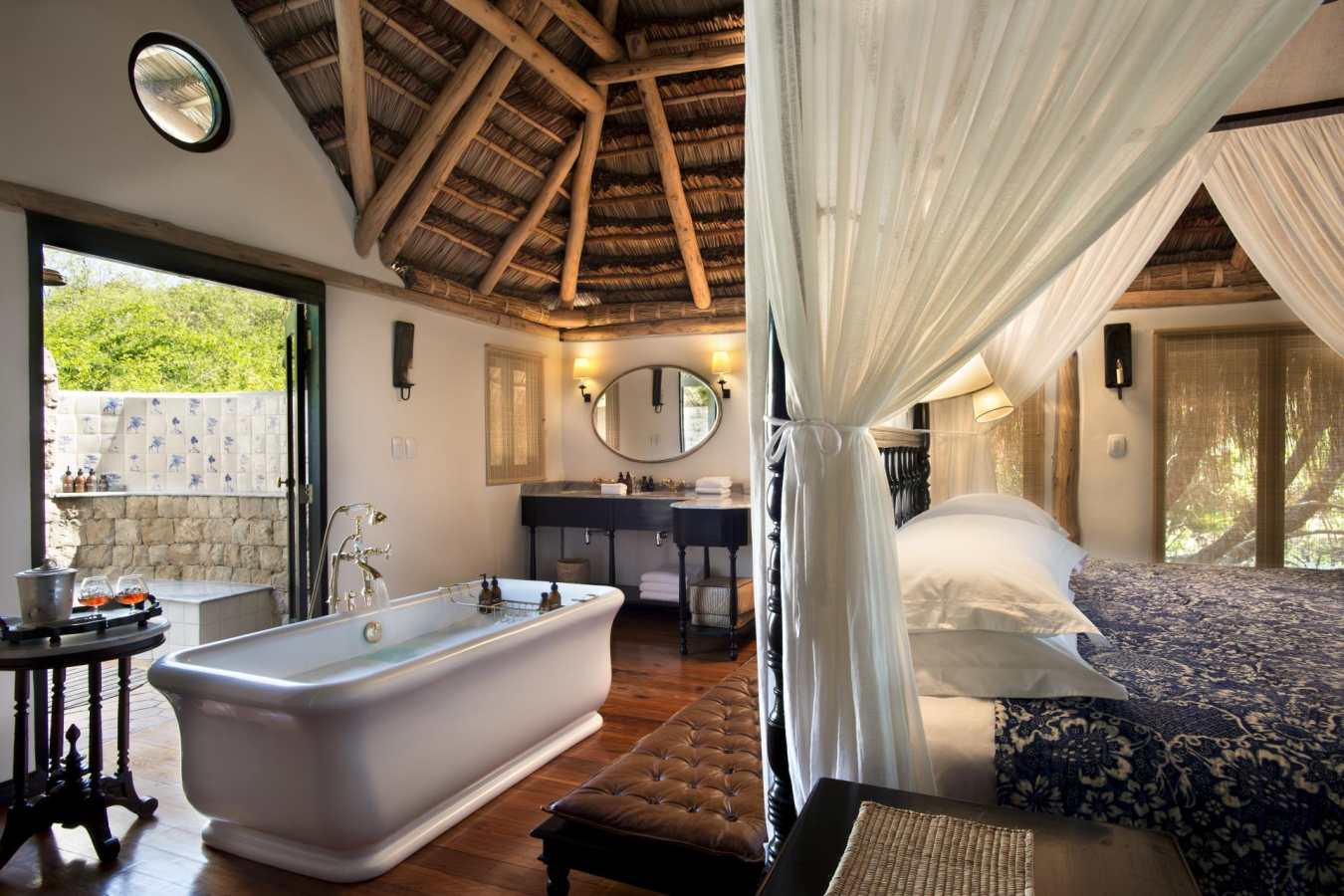 Cabana bedroom - Benguerra Island Lodge