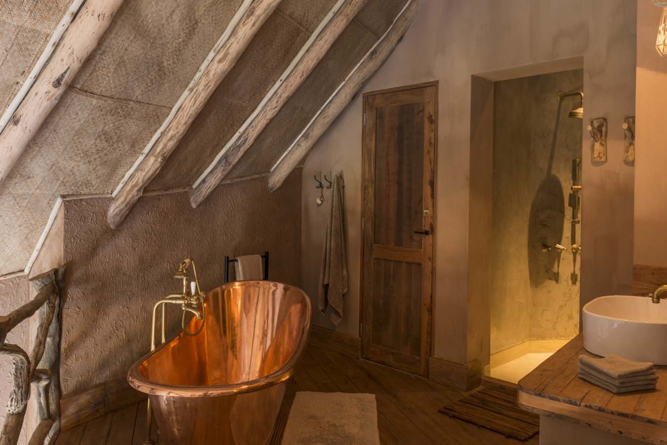 Monkey Bathroom - Colina Verde