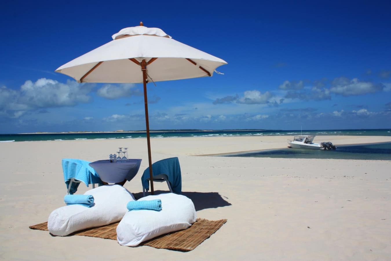 Picnic on Pansy Island  - Luxury Southern Africa: Victoria Falls, Sabi Sands and Mozambique beach